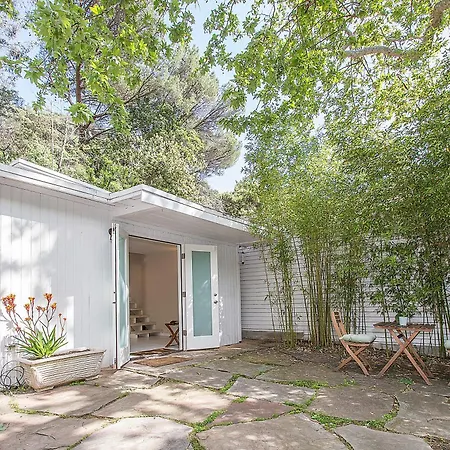 Beverly Glen Charming Gated Guesthouse